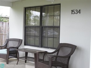 1534 SW 10th Ave in Fort Lauderdale, FL - Foto de edificio - Building Photo
