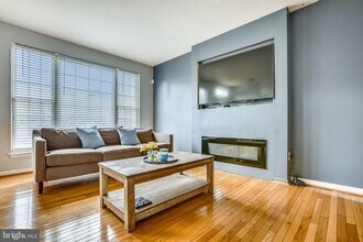 3850 Koval Ln in Woodbridge, VA - Building Photo - Building Photo