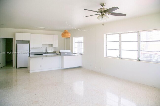 27 SW 5th St in Hallandale Beach, FL - Building Photo - Building Photo