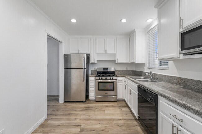 506 Palm Ave in Coronado, CA - Building Photo - Building Photo