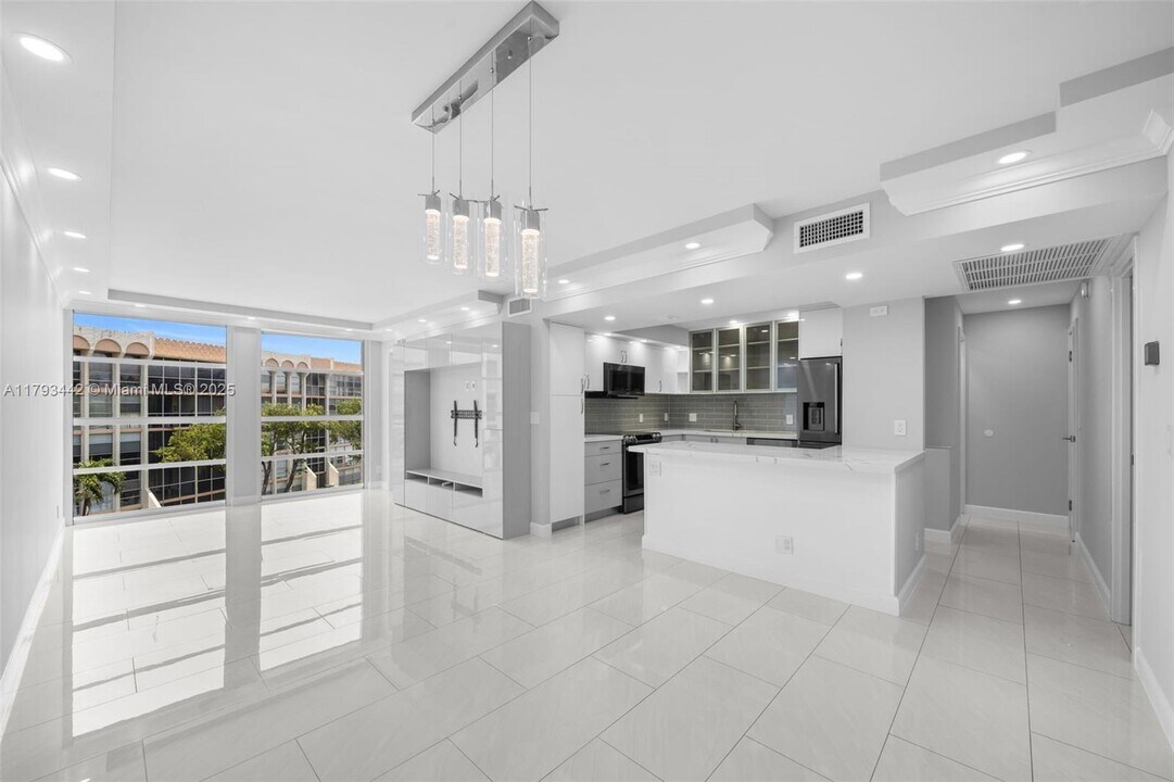 701 Three Islands Boulevard in Hallandale Beach, FL - Building Photo