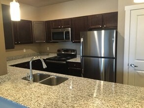 Courtyard Apartments in Moorhead, MN - Foto de edificio - Building Photo
