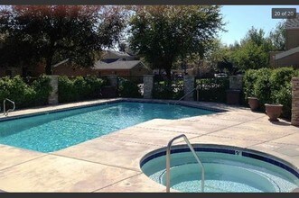 Lakeside Condominiums in Fresno, CA - Building Photo - Building Photo