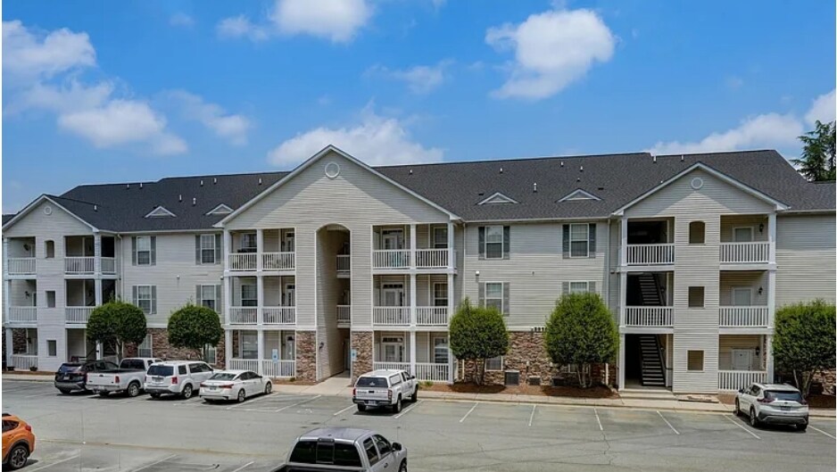 3010 Winston Dr, Unit #81 in Burlington, NC - Building Photo