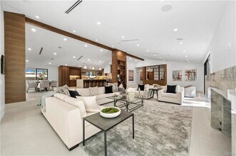 16105 Clear Oak Dr in Los Angeles, CA - Building Photo - Building Photo