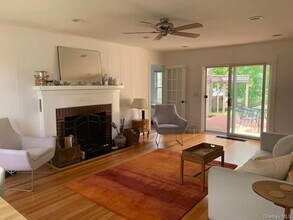 1240 W Rd in Cutchogue, NY - Building Photo - Building Photo