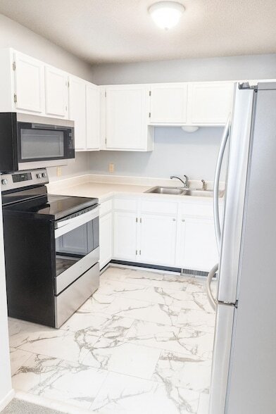 property at 9 Heights Rd NE