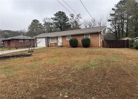 837 Parkstone Dr in Stone Mountain, GA - Building Photo