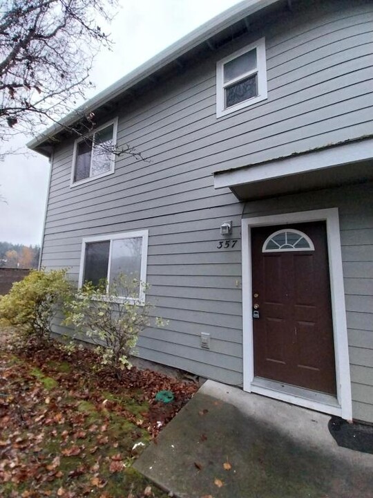 357 Pardee Ln in Grants Pass, OR - Building Photo