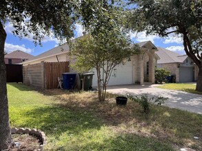 11135 Salado Dr in Laredo, TX - Foto de edificio - Building Photo