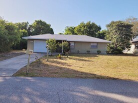 1351 Lydia Dr in Deltona, FL - Building Photo