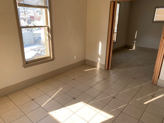 9 S Crystal St, Unit Uptown Butte Apartment in Butte, MT - Foto de edificio