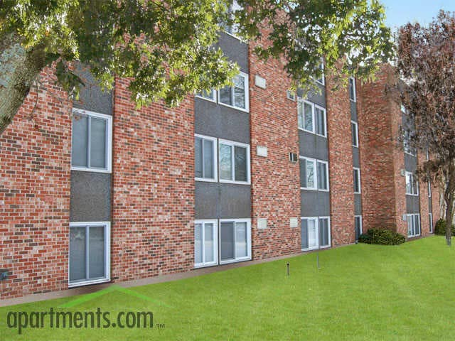 Ledgecrest Apartments in Vernon, CT - Foto de edificio - Building Photo