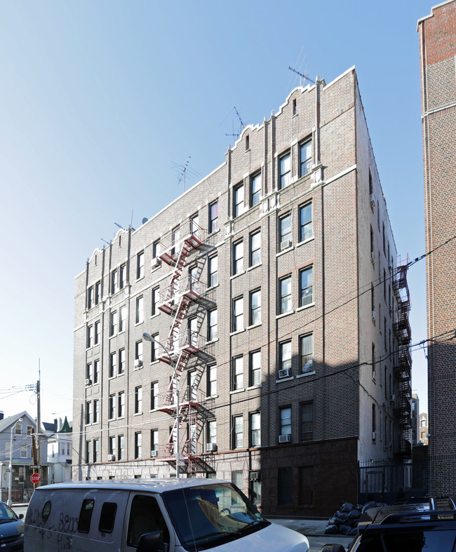 2735-2737 Marion Ave in Bronx, NY - Foto de edificio - Building Photo