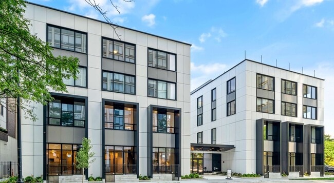 5444 N Sheridan Rd, Unit 209