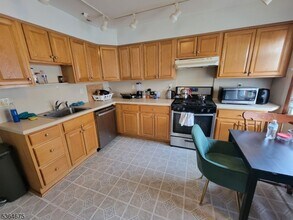 555 Clifton Ave in Clifton, NJ - Building Photo - Building Photo