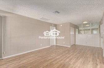 4820 N 89th Ave in Phoenix, AZ - Foto de edificio - Building Photo