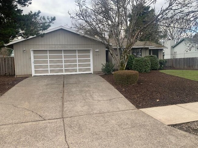 9635 SW Robbins Dr in Beaverton, OR - Building Photo - Building Photo