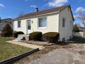 18391 Masonic in Fraser, MI - Building Photo