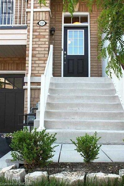 2321 Saddlecreek Crescent in Oakville, ON - Building Photo - Building Photo