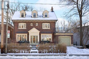 152 Lyndhurst Ave in Toronto, ON - Building Photo