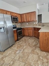 8825 Traveling Breeze Ave in Las Vegas, NV - Building Photo - Building Photo