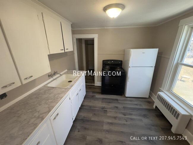 145 Essex St in Bangor, ME - Building Photo - Building Photo