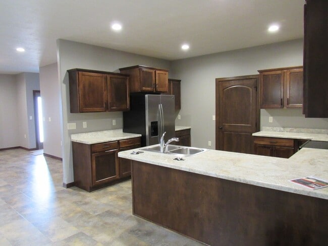 S. S Keller Cir in Sioux Falls, SD - Building Photo - Building Photo