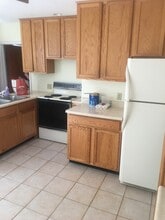 35 Boston Ave, Unit #3 in Lewiston, ME - Foto de edificio - Building Photo