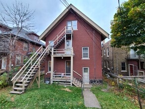 1111 E 4th St, Unit 2 in Duluth, MN - Foto de edificio - Building Photo