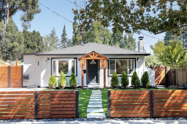 381 McKendry Dr in Menlo Park, CA - Building Photo - Building Photo