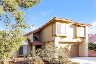 333 Santa Monica Dr in Henderson, NV - Building Photo - Building Photo