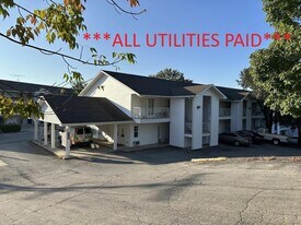 13162 MO-13 in Kimberling City, MO - Building Photo