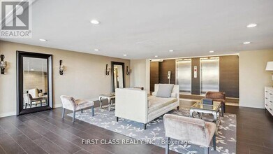 7811 Yonge St in Markham, ON - Building Photo - Building Photo