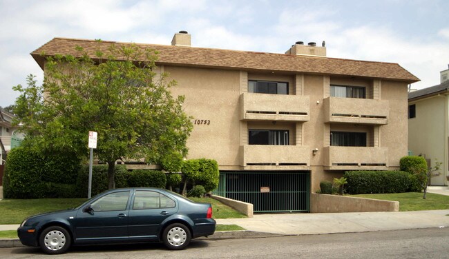 10753-10755 Lawler St in Los Angeles, CA - Building Photo - Building Photo