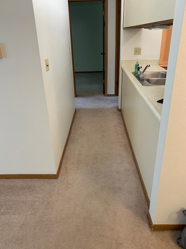 902 Benton Dr in Iowa City, IA - Building Photo - Building Photo