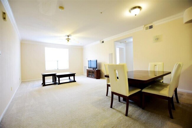 6633 W Sam Houston Pkwy S in Houston, TX - Building Photo - Building Photo
