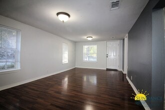 321 Chestnut Ave E in Crestview, FL - Building Photo - Building Photo