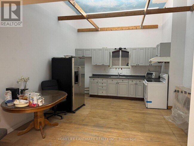 450-450 Spadina Ave.