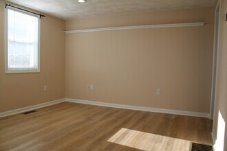 42 Preston Rd, Unit 1 in Somerville, MA - Foto de edificio - Building Photo