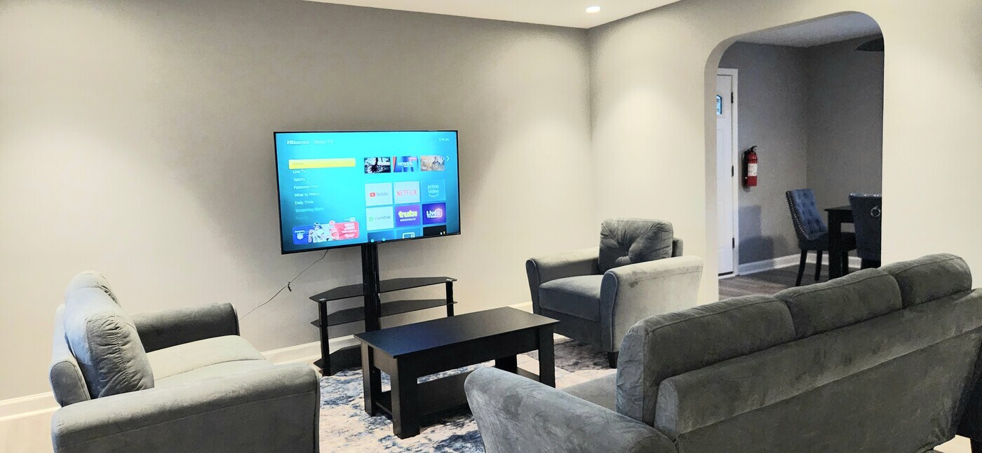 948 White Oak Dr in Oxon Hill, MD - Building Photo