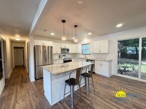 213 California Dr NE in Fort Walton Beach, FL - Building Photo - Building Photo