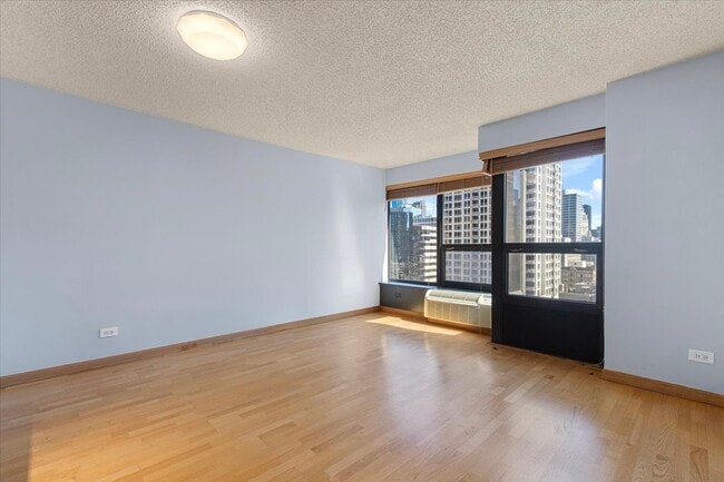 30 E Huron St in Chicago, IL - Building Photo - Building Photo