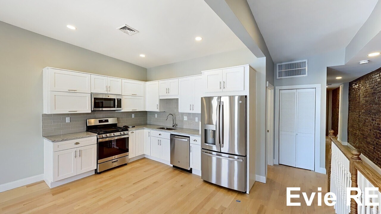 44 Hano St, Unit 2 in Boston, MA - Building Photo