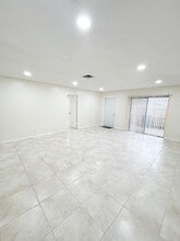 4583 Barclay Cres in Greenacres, FL - Foto de edificio - Building Photo