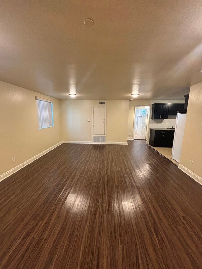 539 W 93rd St in Los Angeles, CA - Building Photo - Building Photo