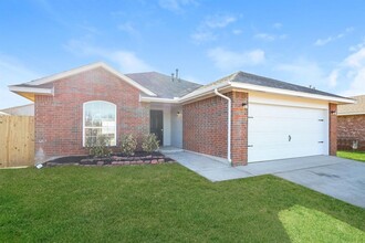266 Cambridge Dr in Midwest City, OK - Building Photo - Building Photo