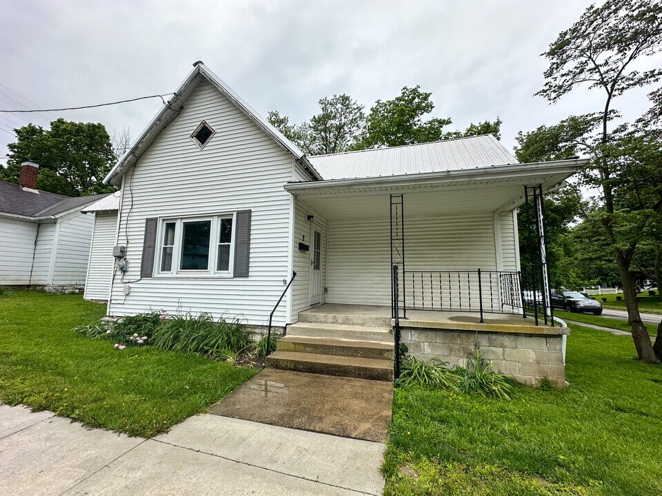 2 S Madison St in Greencastle, IN - Foto de edificio