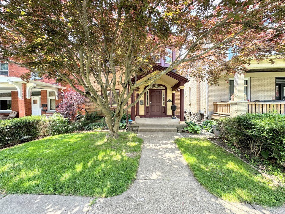 207 Giffin Ave in Pittsburgh, PA - Building Photo