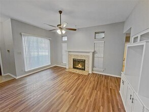 10324 Gray Oak Ln in Fort Worth, TX - Building Photo - Building Photo